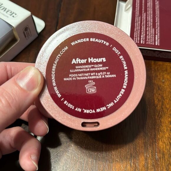 Clover Glow Stick Wander Glow Highlighter Uve Makeup Sponge - Picture 4 of 6